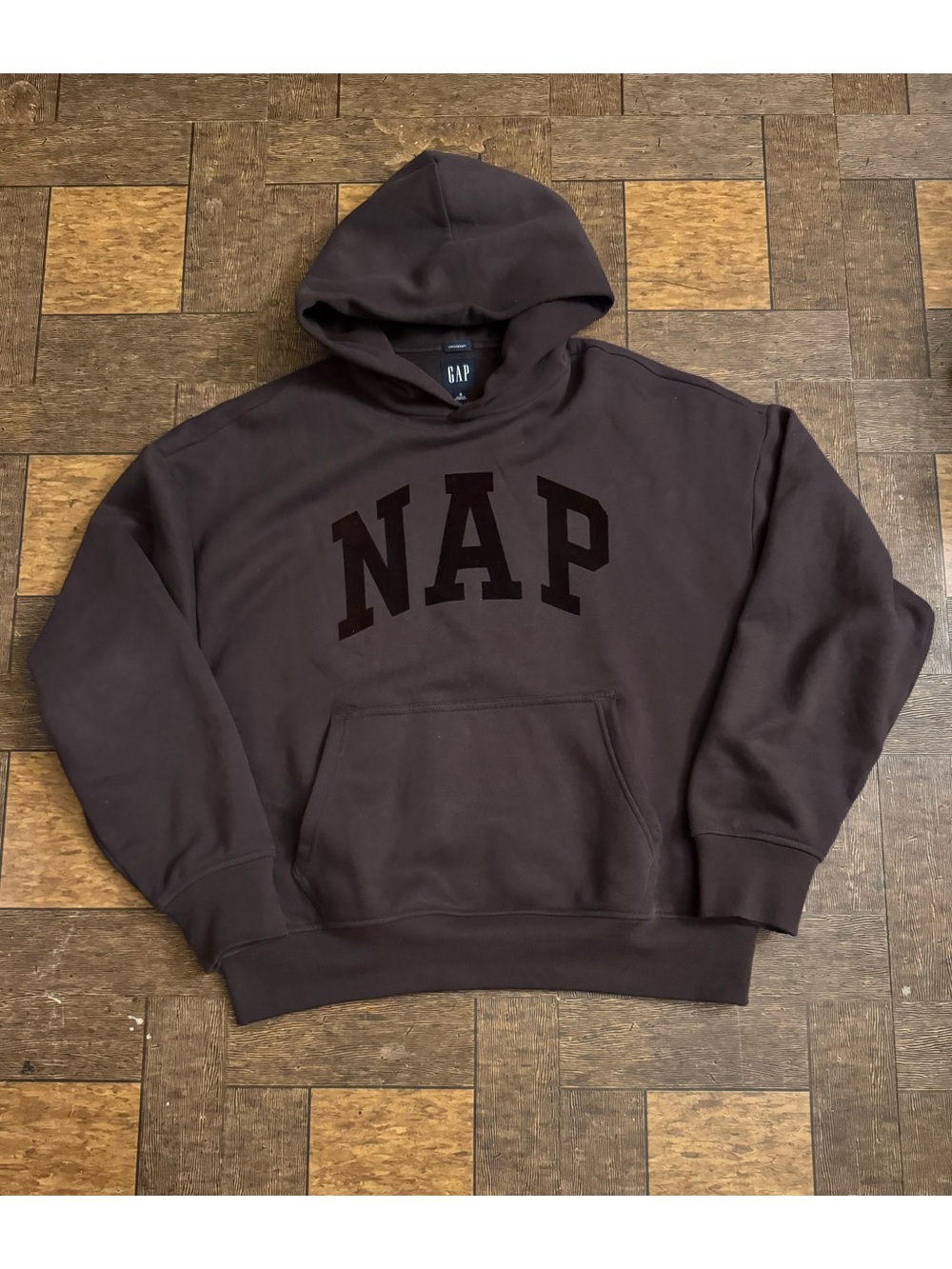 Gap Nap Hoody New York Mets Champion Nike Jordan 1 New Balance 9060 Adidas Samba